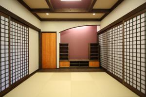 伝統的な和に、現代的な要素を取り入れた畳コーナー。和紙で作られている畳や、アクリル和紙を使用した破れにくい障子は、お手入れしやすいです。