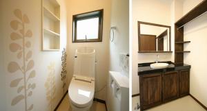 トイレの壁には奥様自らウォールステッカーを貼りました。造作洗面台は、デザイン性と使いやすさを兼ね備えました。