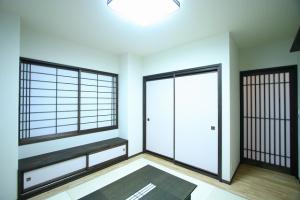 塗り壁には珪藻土を使用。伝統的な和の空間が完成致しました。