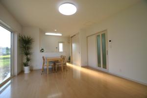 傷が付きにくく、ワックス不要の硬耐水フロア。
お子様がいても、傷・汚れを気にせず遊び放題。