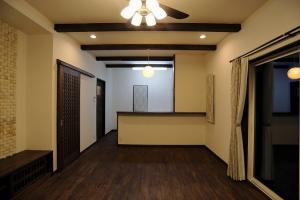 ＊ダイニング＊
ラバーウッド無垢床、
天然素材の塗り壁。
自然素材ってとっても気持ちいい。